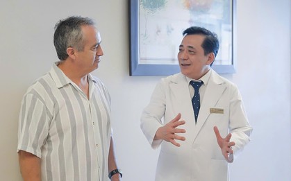 Bệnh nhân ung thư người Úc vượt nửa vòng Trái Đất về Việt Nam điều trị