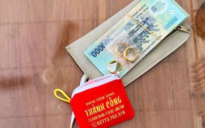 Phát hiện cọc tiền 500.000 đồng và gần 10 chỉ vàng 24K nằm chơ vơ gần đống rác, công an lập tức xác minh