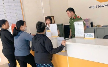 Phát hiện người phụ nữ SN 1954 rút 40 triệu đồng để giao dịch chuyển khoản, công an khẩn trương xác minh làm rõ