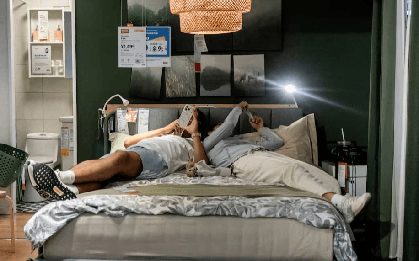 Xuất hiện xu hướng lạ tại Trung Quốc: Giới trẻ chia giường với người lạ để “tồn tại” giữa áp lực kinh tế