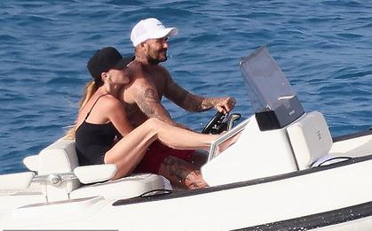 David Beckham và Victoria khiến dân tình nóng mặt với khoảnh khắc thân mật trên du thuyền