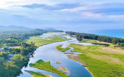 Sững sờ đầm nước ngọt ngay bờ biển Sa Huỳnh