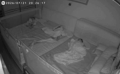 Camera trong phòng ngủ ghi lại 19 phút đặc biệt, 25 triệu người đã xem và trầm trồ