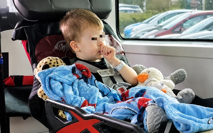 Bé trai 3 tuổi đột nhiên bị chẩn đoán bệnh ung thư máu, bố mẹ tức giận: "Con tôi chỉ bị đứt tay thôi mà!"