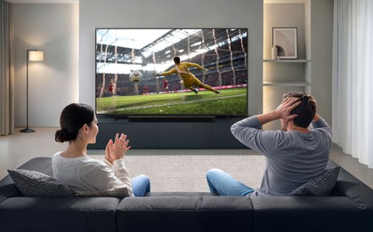 Trend mới mùa lễ hội bóng đá: Đổi màu đèn LED trên loa tháp, hoà sắc cờ cùng đội tuyển yêu thích