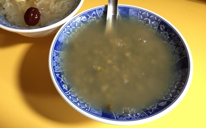 Người phụ nữ xuất huyết não sau 3 ngày uống 4,5 lít nước ai nghe cũng khen: Thanh nhiệt, tốt cho sức khỏe