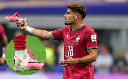 Ngôi sao Bồ Đào Nha đi giày rách toác gót thi đấu ở World Cup