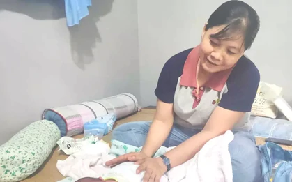 Bé trai sơ sinh bị bỏ trước nhà dân kèm lá thư nhờ nuôi dùm