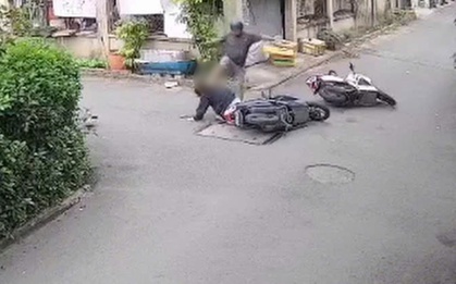 Clip: Người đàn ông tấn công cô gái sau va chạm giao thông ở TP.HCM, công an vào cuộc điều tra