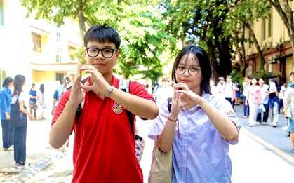Trường nào ở Hà Nội được chọn thí điểm đưa tiếng Anh thành ngôn ngữ thứ hai?