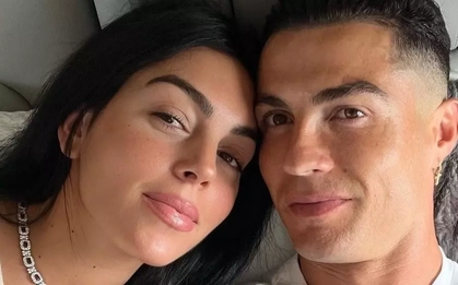 Bạn gái Ronaldo tặng quà vợ Messi