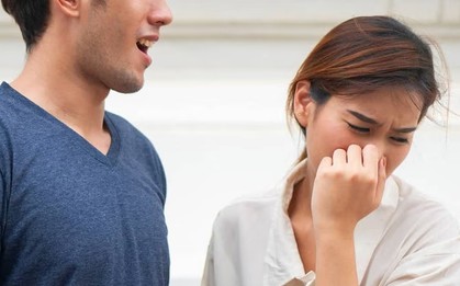 Tại sao một số người đổ mồ hôi mà không có mùi trong khi những người khác lại có mùi khó chịu?