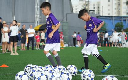 Hà Nội FC khai giảng trung tâm bóng đá cộng đồng: Trải nghiệm môi trường chuyên nghiệp với giá "0 đồng"