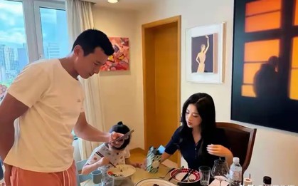Chi tiết "lạ" trong bức ảnh ăn cơm của Chu Châu khiến dân mạng xuýt xoa khen: Cả nhà hạnh phúc, khéo dạy con!