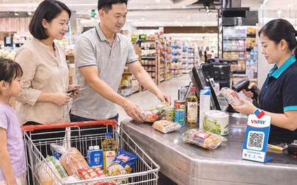 Khách Trung Quốc, Hàn Quốc đến Việt Nam không cần đổi tiền, quét VNPAY-QR chi tiêu trực tiếp