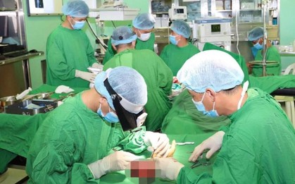 Đứt lìa hoàn toàn cẳng tay do tai nạn lao động, người đàn ông 31 tuổi được bác sĩ nối lại thành công sau hơn 6 giờ phẫu thuật