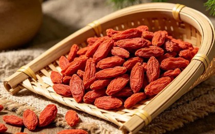 Người đàn ông 56 tuổi ăn kỷ tử mỗi ngày, đi khám thấy men gan tăng vọt