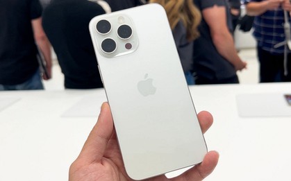 iPhone 15 Pro Max giảm hơn một nửa giá