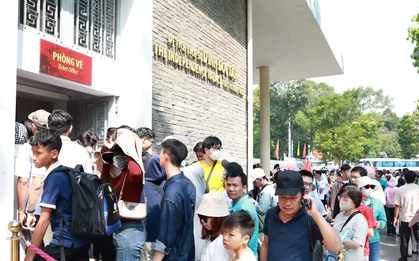 Từ lúc thu phí máy ảnh, doanh thu Dinh Độc Lập ra sao?
