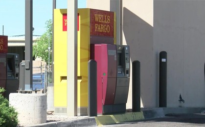 Phát hiện túi bọc chứa hơn 5,3 tỷ đồng tiền mặt bị bỏ lại cạnh cây ATM