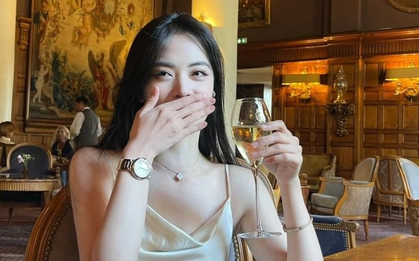 Vì sao khi đi ăn ở nhà hàng fine dining, ly rượu gần cạn không nên tự rót?
