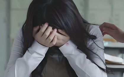 "Nay em vừa đập điện thoại của con" - Người mẹ ở Hà Nội kể chuyện nhà, phụ huynh chia phe tranh luận