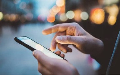 Vừa nghĩ trong đầu đã thấy quảng cáo, có phải điện thoại của bạn đang bị nghe lén?