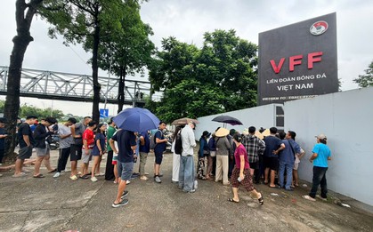 Cơ hội cuối trực tiếp mua vé xem ĐT Việt Nam đấu Malaysia tại Mỹ Đình: Chỉ bán từ 9h15 ngày 19/8