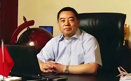 Người đàn ông bị gia đình, bạn bè mắng "hâm dở" vì bỏ việc đi... nhặt rác: 25 năm sau, tất cả phải ngả mũ bái phục tầm nhìn xa của ông!