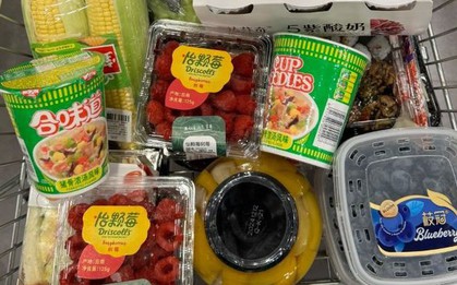 Vì sao siêu thị thường đặt đồ ăn vặt ngay gần quầy thanh toán?