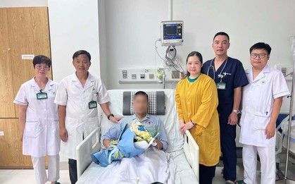 Nam bệnh nhân nguy kịch vì COVID-19, hồi phục sau gần 30 ngày điều trị