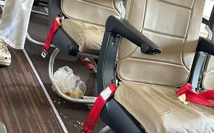 Hình ảnh trên chuyến bay ra Hà Nội có gì mà khiến một bà mẹ thốt lên: Khó chịu vô cùng!