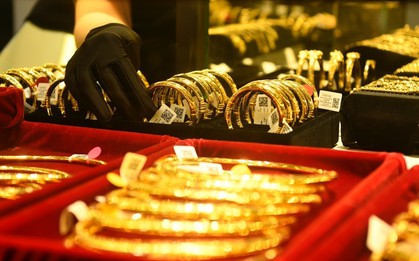 Giá vàng hôm nay 22/8: Vượt ngưỡng 4.600 USD/ounce