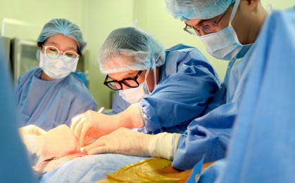 Mất dạ dày sau khi uống nhầm thuốc tẩy bồn cầu