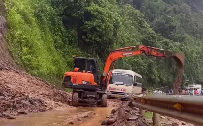Thái Nguyên: Hơn 500 m3 đất đá sạt trượt tràn vào nhà dân