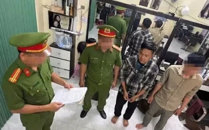 Lời khai 4 nghi phạm vụ đánh, còng tay, bắt người ép viết giấy nợ
