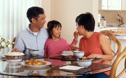 Con cái không tôn trọng, có thật sự là vì cha mẹ bình thường, không kiếm được nhiều tiền, tầm nhìn hạn hẹp?