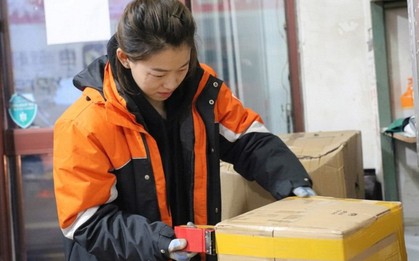 Khách chuyển khoản thừa 3,3 triệu đồng, shipper đến tận nhà trả lại mới biết đó là tiền tip