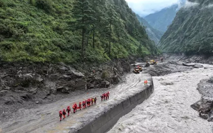 Nepal từ chối các đội cứu hộ nước ngoài sau thảm họa "sóng thần trên cạn"
