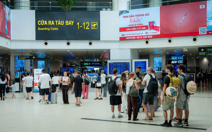 Cảnh tượng ngay lúc này tại sân bay Nội Bài