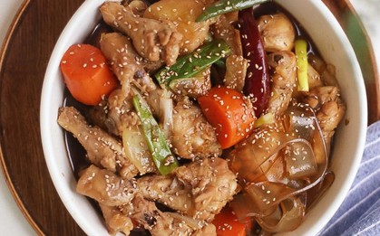 Bữa cơm ngày nghỉ lễ ngon ấn tượng với món thịt gà nấu đơn giản, ai ăn cũng khen ngon hết sảy