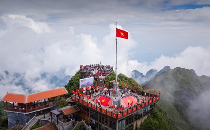 Du khách nhộn nhịp check in đỉnh Fansipan dịp lễ 2/9