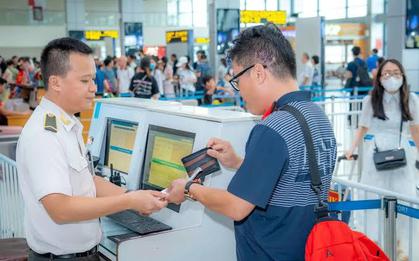 Từ 2/8, người Việt Nam xuất, nhập cảnh tại cửa khẩu sân bay Nội Bài cần chú ý 1 thay đổi