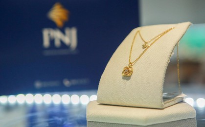 Cổ phiếu PNJ tím trần 3 phiên liên tiếp, một thế lực âm thầm “bắt đáy" hàng trăm tỷ đồng