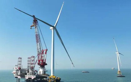 Cắm loạt cọc thép sâu 136 mét giữa biển, hoàn thành công trình cao bằng tòa nhà 110 tầng chưa từng có trên thế giới