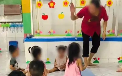Sở Giáo dục TPHCM lên tiếng vụ bảo mẫu dùng dây thun bắn vào trẻ