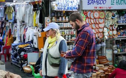 Vì sao nhiều khách Tây đến Việt Nam hiếm khi mặc cả?
