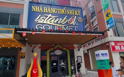 Sắp hết cảnh biển hiệu ‘trắng’ tiếng Việt ở Đà Nẵng