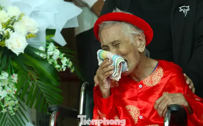 Mẹ liệt sĩ 104 tuổi nghẹn ngào: “Văn ơi, con ơi... mấy chục năm rồi”