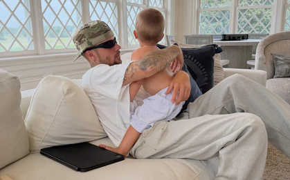 Justin Bieber chia sẻ ảnh mới cùng con trai 2 tuổi